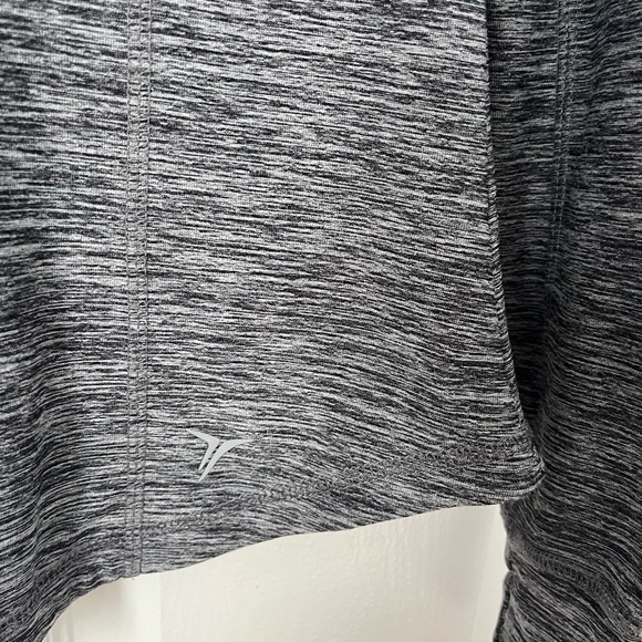 Old Navy Long Sleeve Active Top (Size XS) - Picture 6 of 8